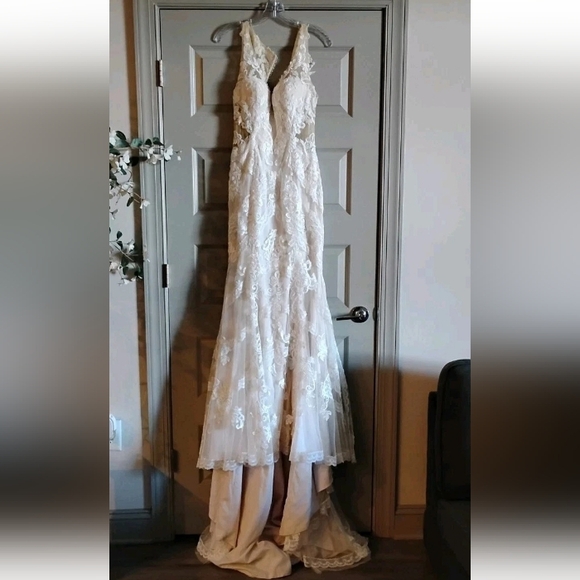 Lillian West #6521 Wedding Gown Dress Ivory Size 10 New w/Tags - Picture 4 of 6